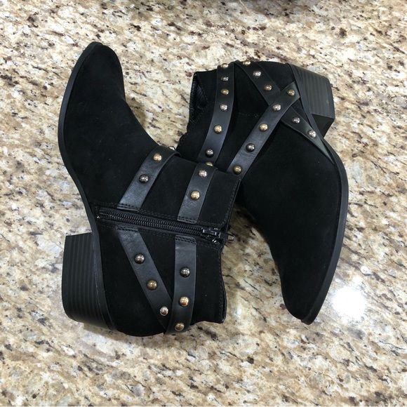 Express Black Suede-like Studded Ankle Block Heel Boots 9 - Picture 4 of 9